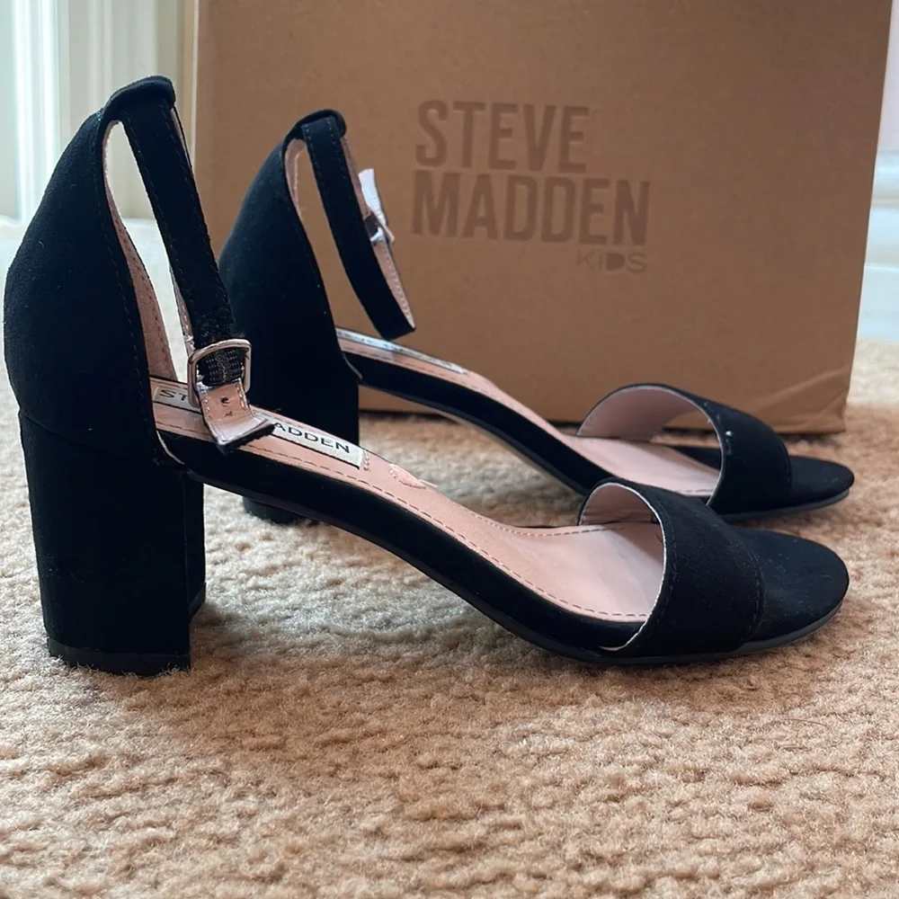 |Steve Madden Kids| black suede, 2 inch heel, size 2 girls - Picture 3 of 5